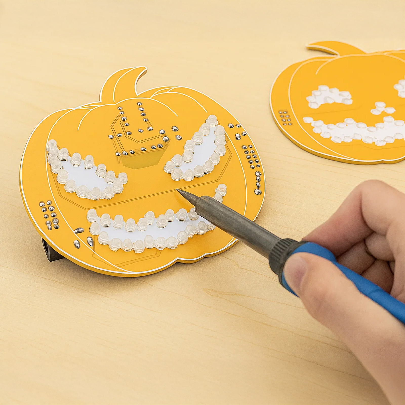 Kit citrouille LED Halloween – carte d'entraînement à souder pour débutants – Image 3
