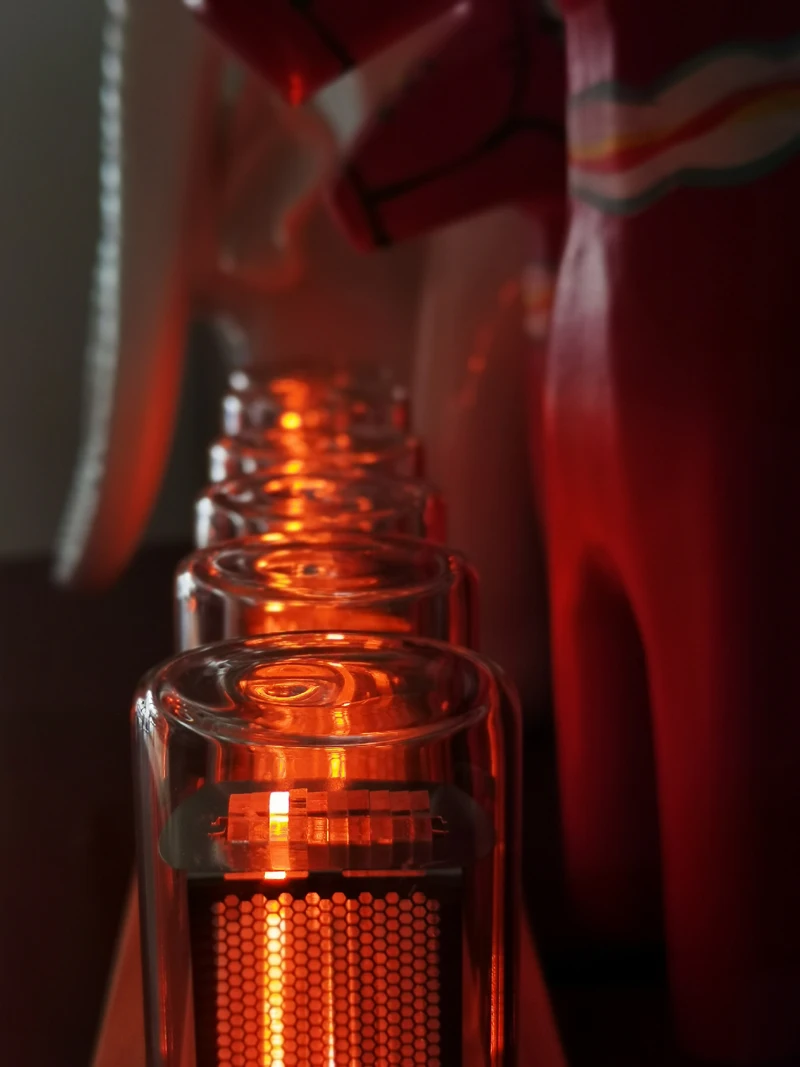 Horloge Nixie numérique avec boîtier en bois (réveil, luminosité réglable, calendrier) – Image 4