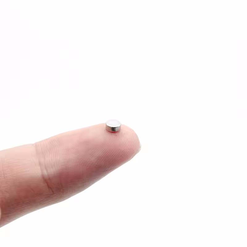 Aimant néodyme rond 4x2 mm N52 – Image 2